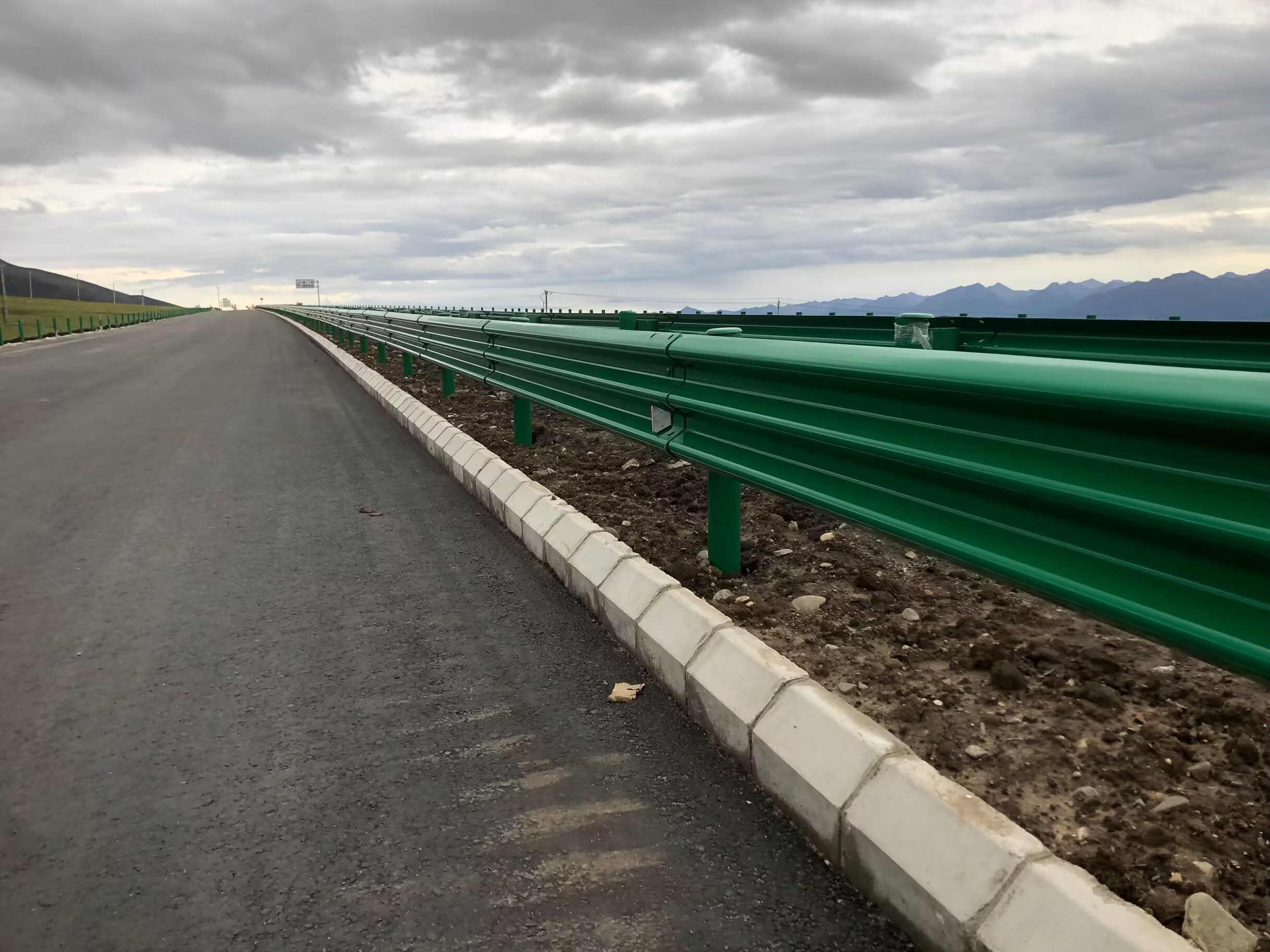 甘孜县乡村公路波形护栏三波波形护栏 - 推荐